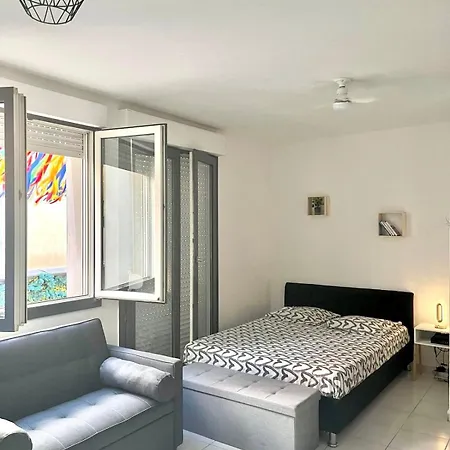Cozy And Bright Azur In Carcassonne